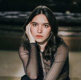 Vivi Rincon Delivers Queer Indie Pop Perfection With “overflow”